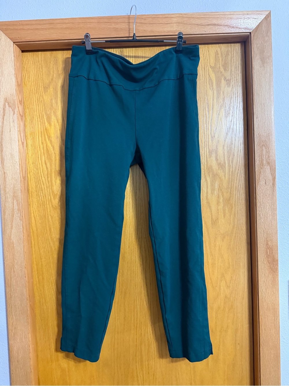 Dear Scarlett magic pants dark green